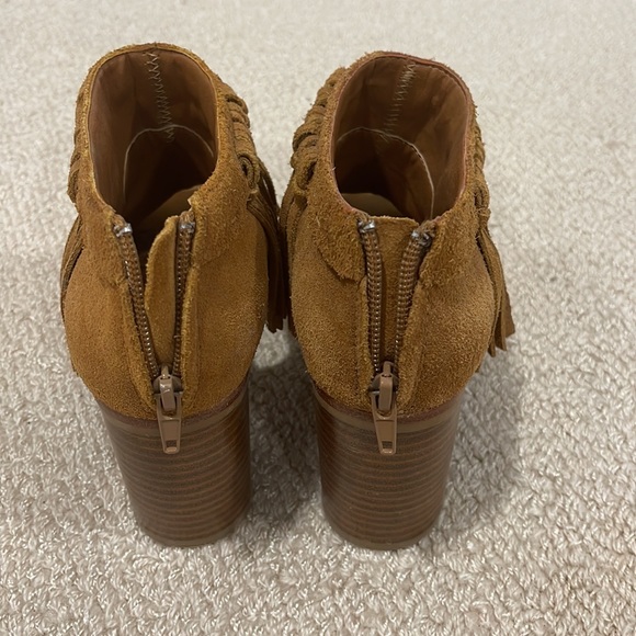 Wedge fringe sandals, size 8 - Picture 3 of 4